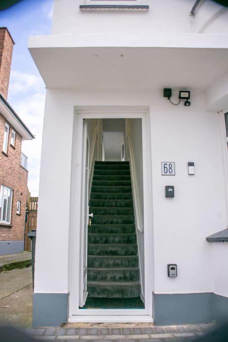 Stylish Retreat In Leigh-On-Sea Apartment Southend-on-Sea Exterior photo