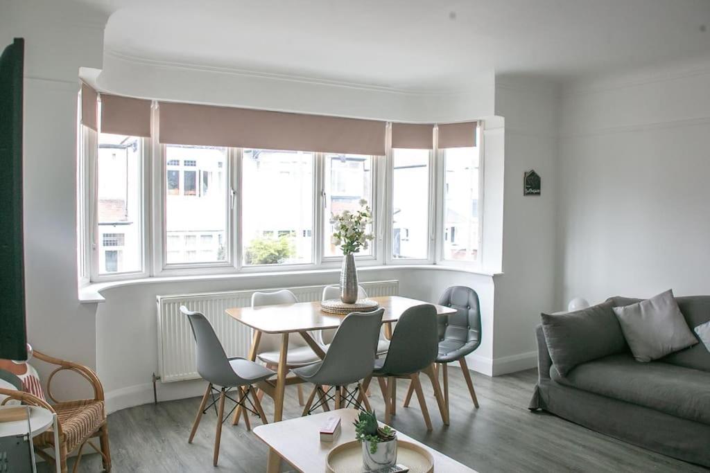 Stylish Retreat In Leigh-On-Sea Apartment Southend-on-Sea Exterior photo
